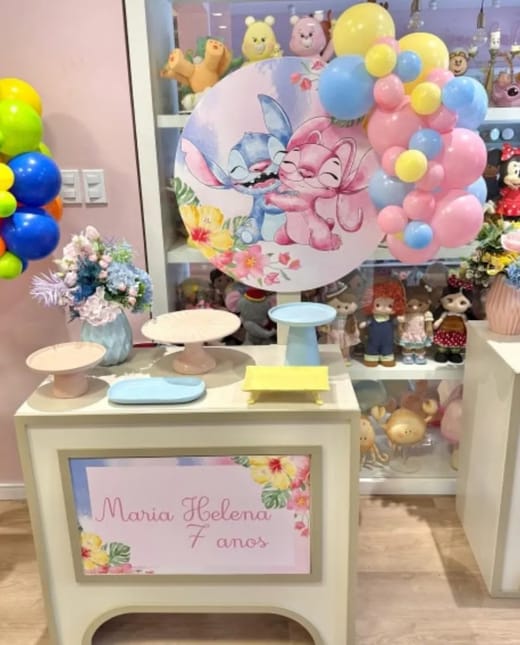 Pocket Table em tons pastel com arranjo floral