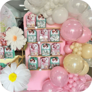 Decoração com guirlanda de balões orgânicos